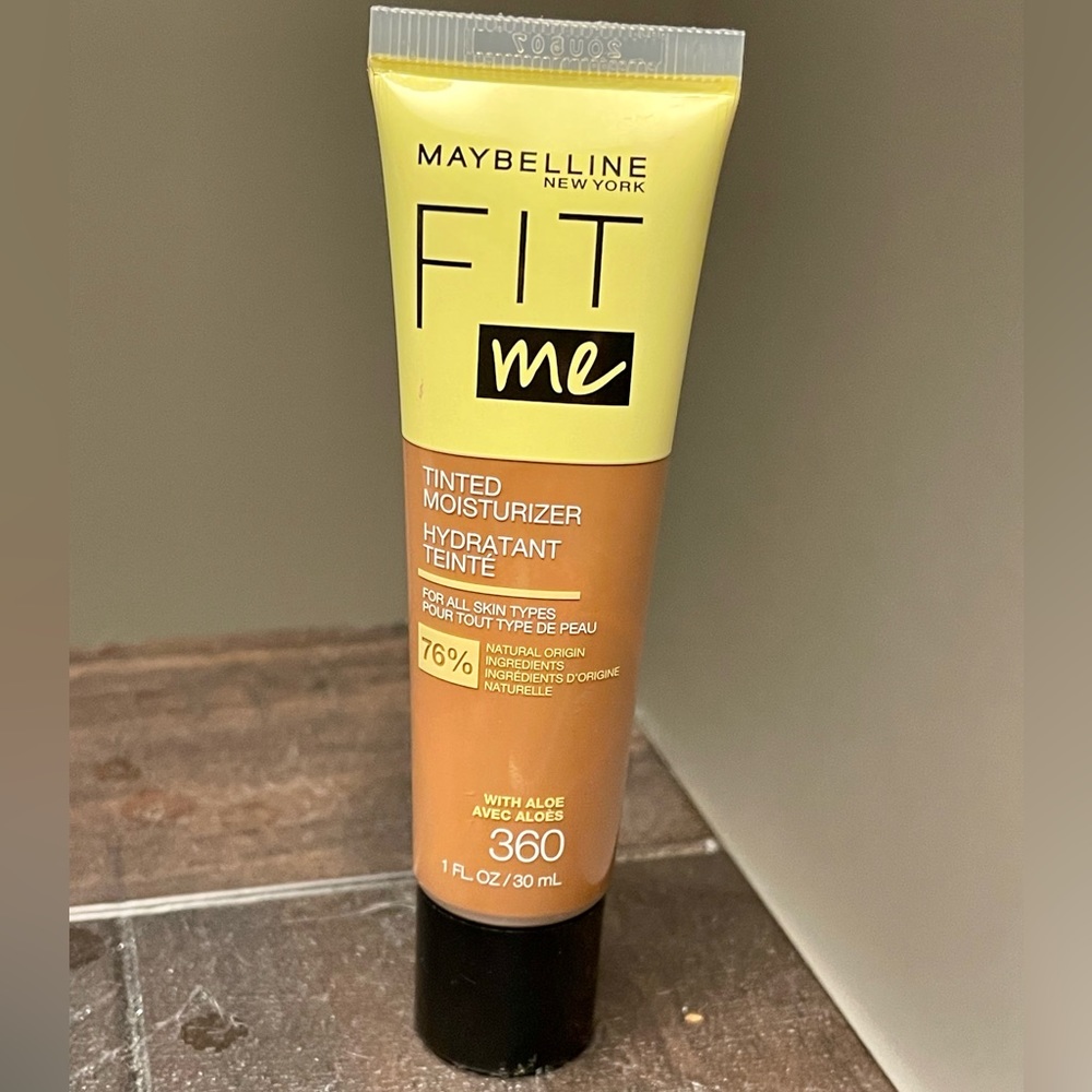Maybelline Fit Me Tinted Moisturizer